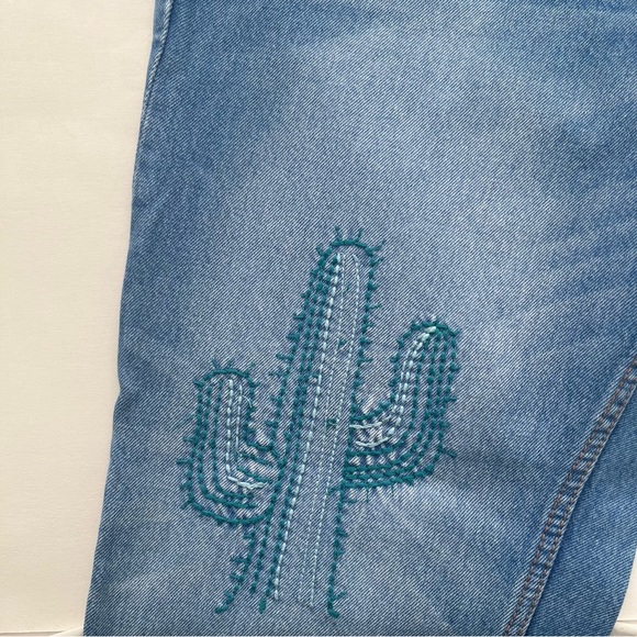 ZARA Light Wash Novelty Embroidered ‘MILANO’ Cropped Jeans Size 8 - Picture 3 of 13
